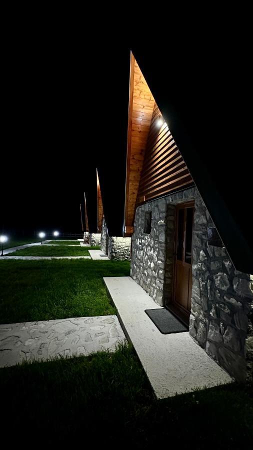 B&B Izvor 자블야크 외부 사진